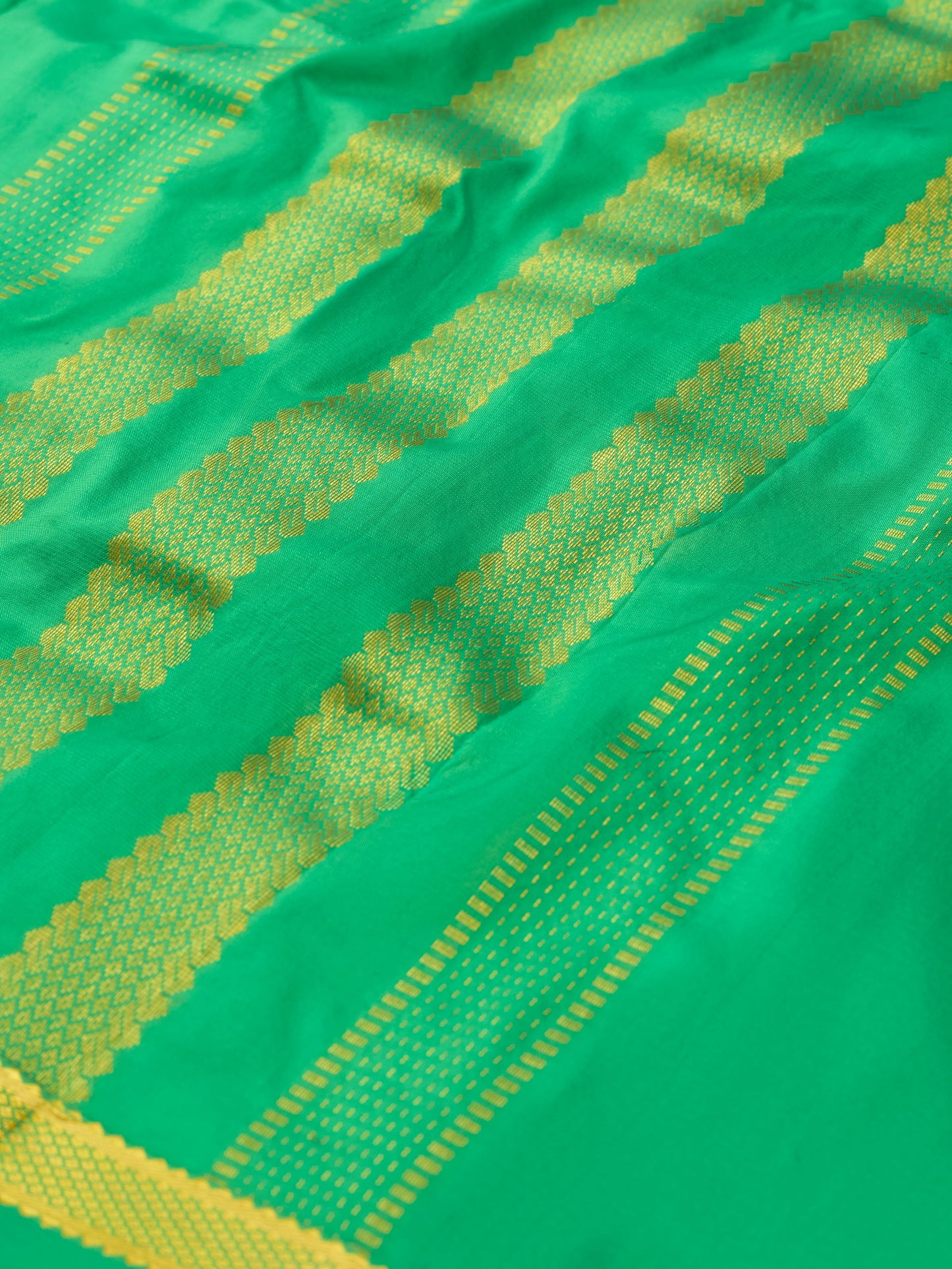 Parrot Green 9 Yards Kanchivaram Silk Saree