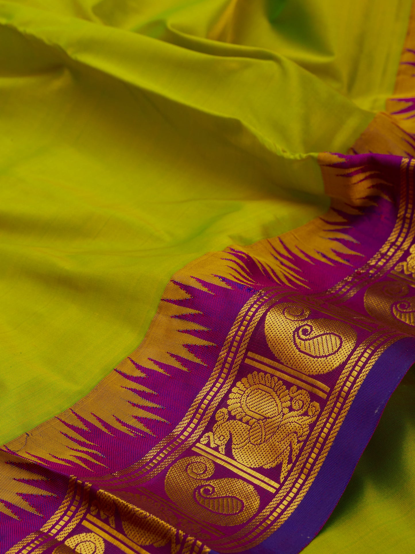 Sneha Green with Purple 9 Yards Kanchivaram Silk Saree
