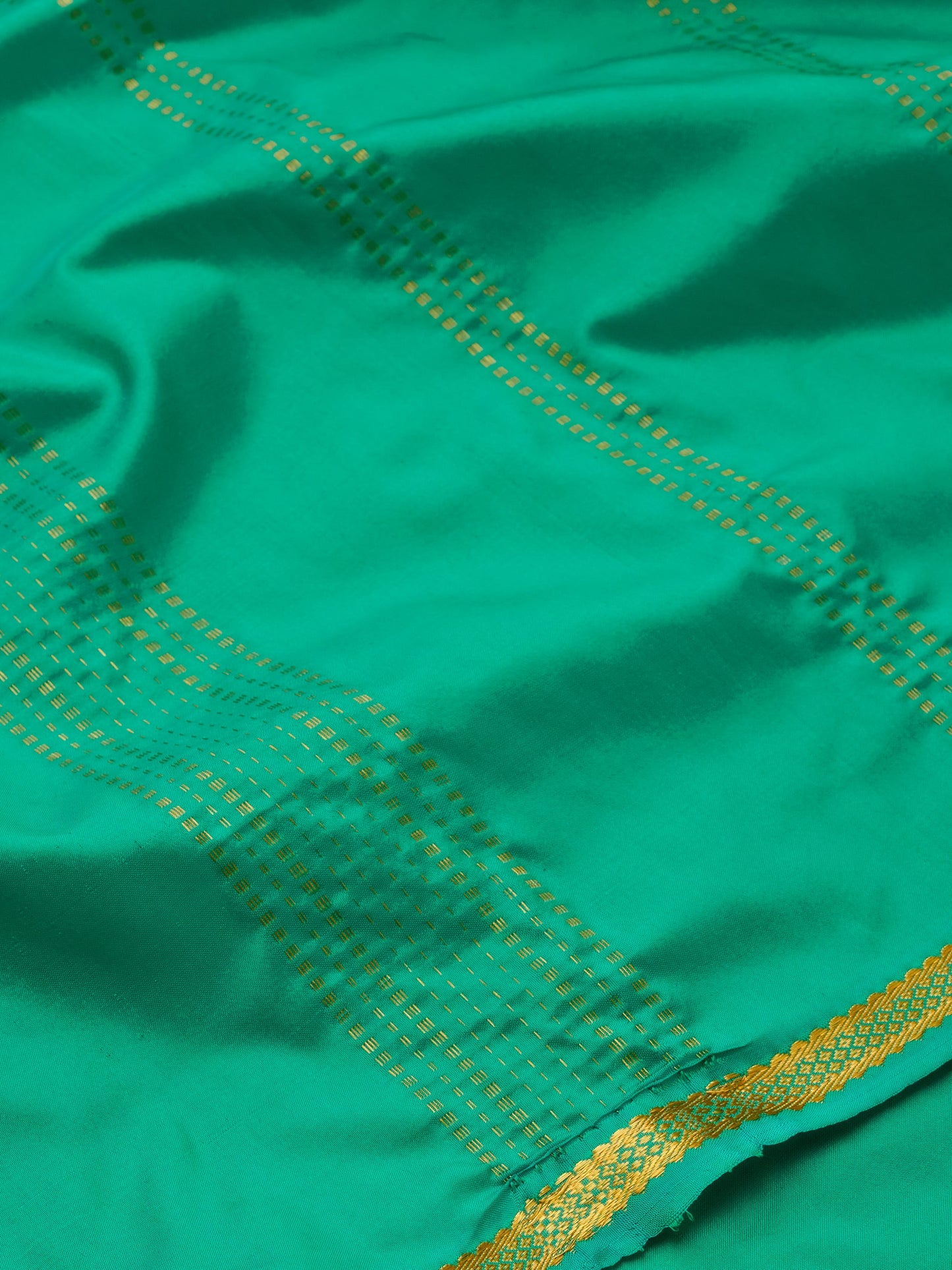 Parrot Green 9 Yards Kanchivaram Silk Saree