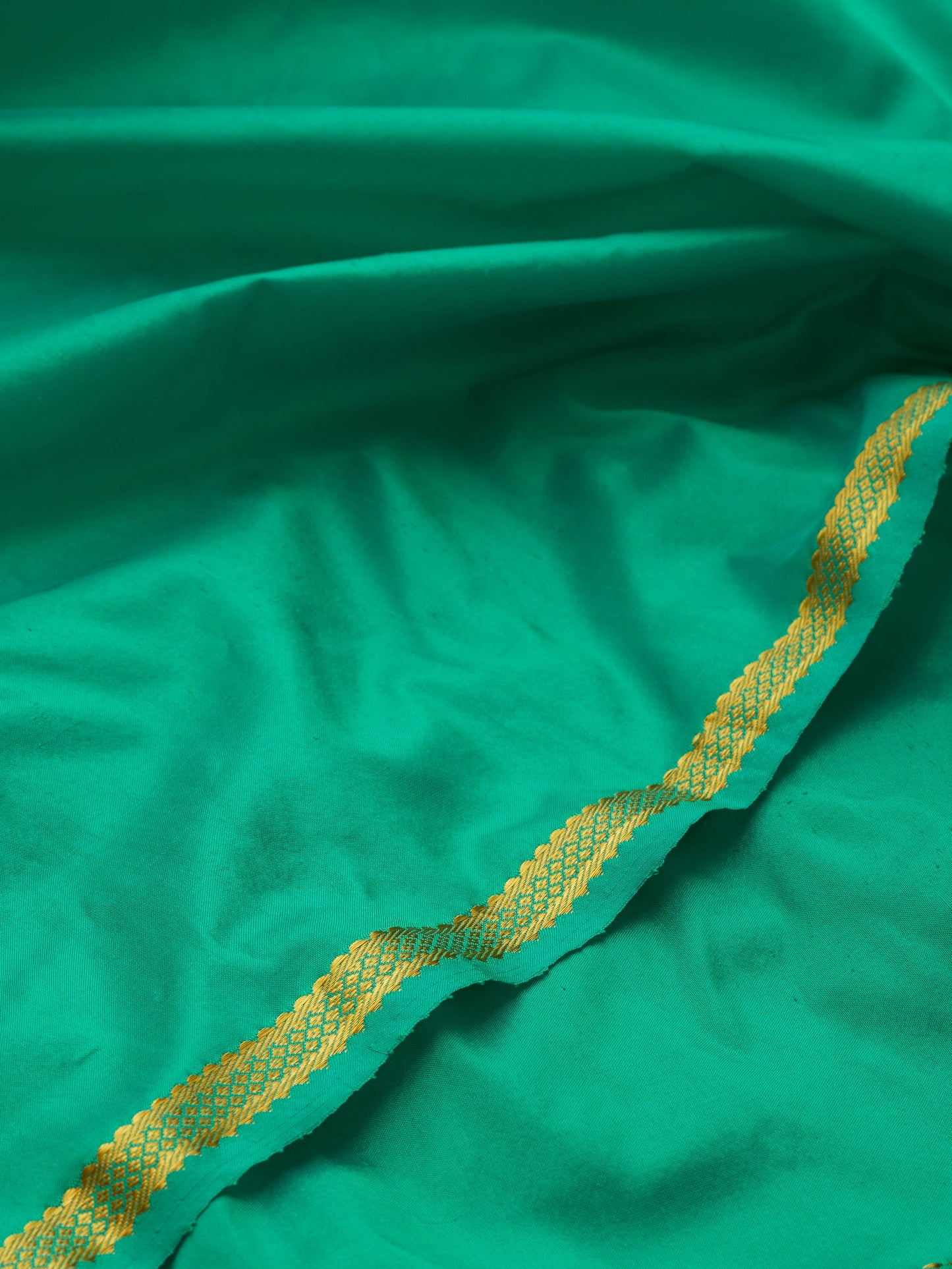 Parrot Green 9 Yards Kanchivaram Silk Saree