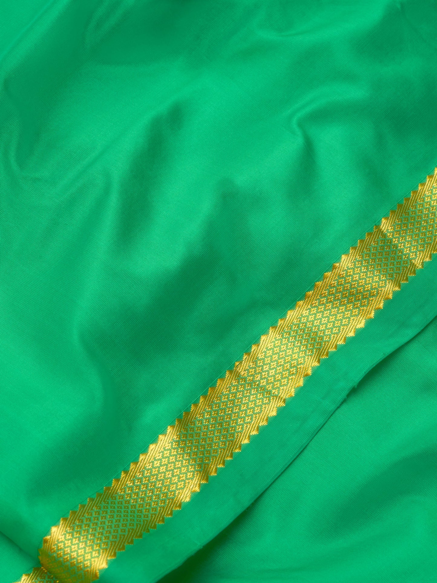 Parrot Green 9 Yards Kanchivaram Silk Saree