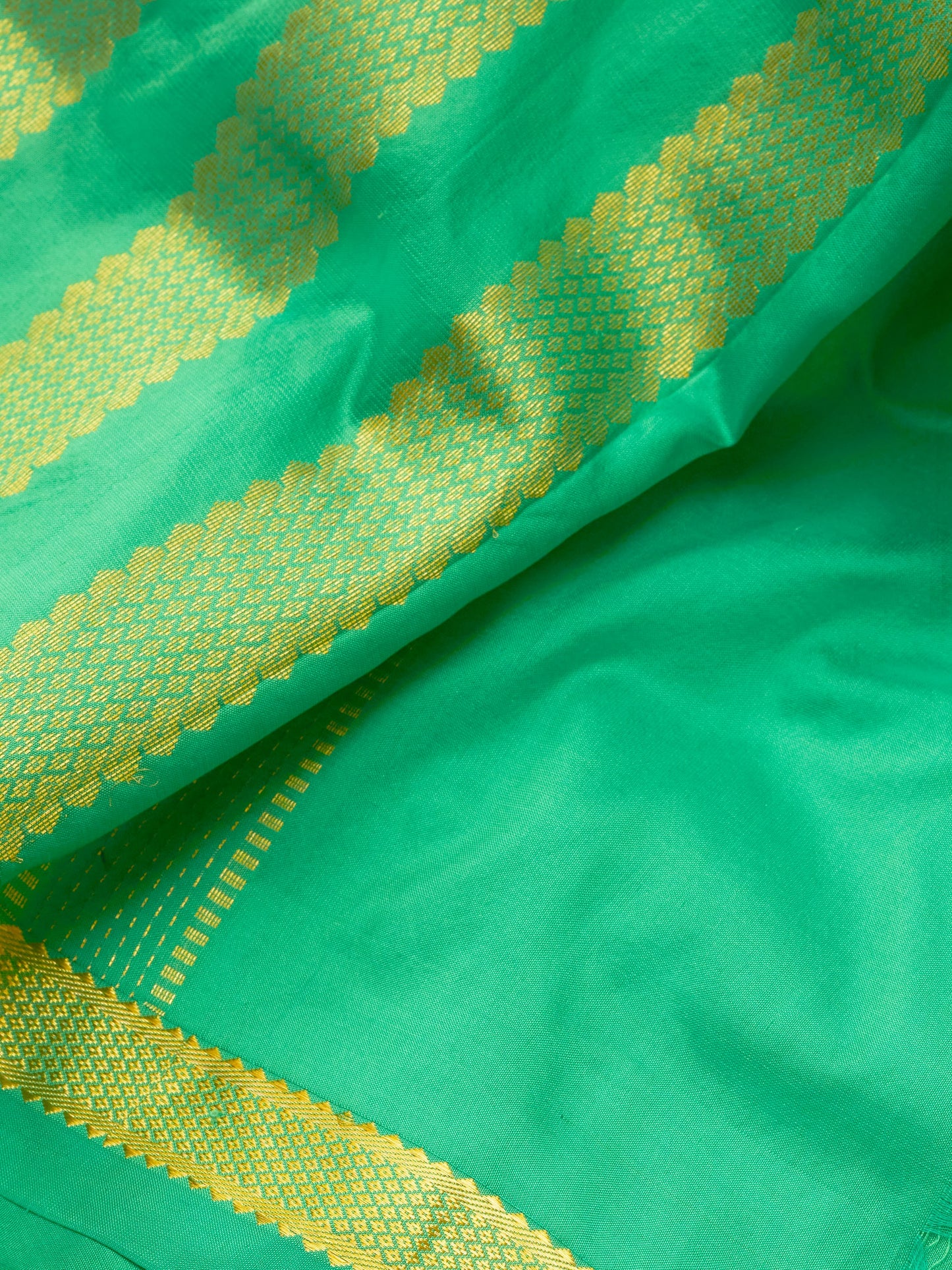 Parrot Green 9 Yards Kanchivaram Silk Saree