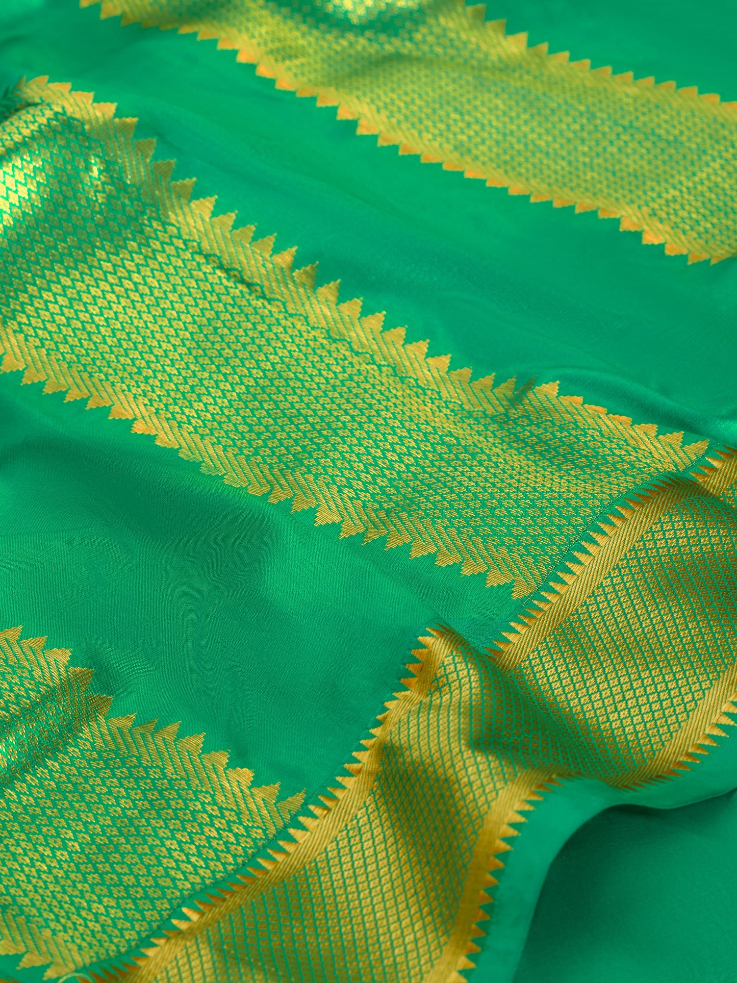 Parrot Green 9 Yards Kanchivaram Silk Saree