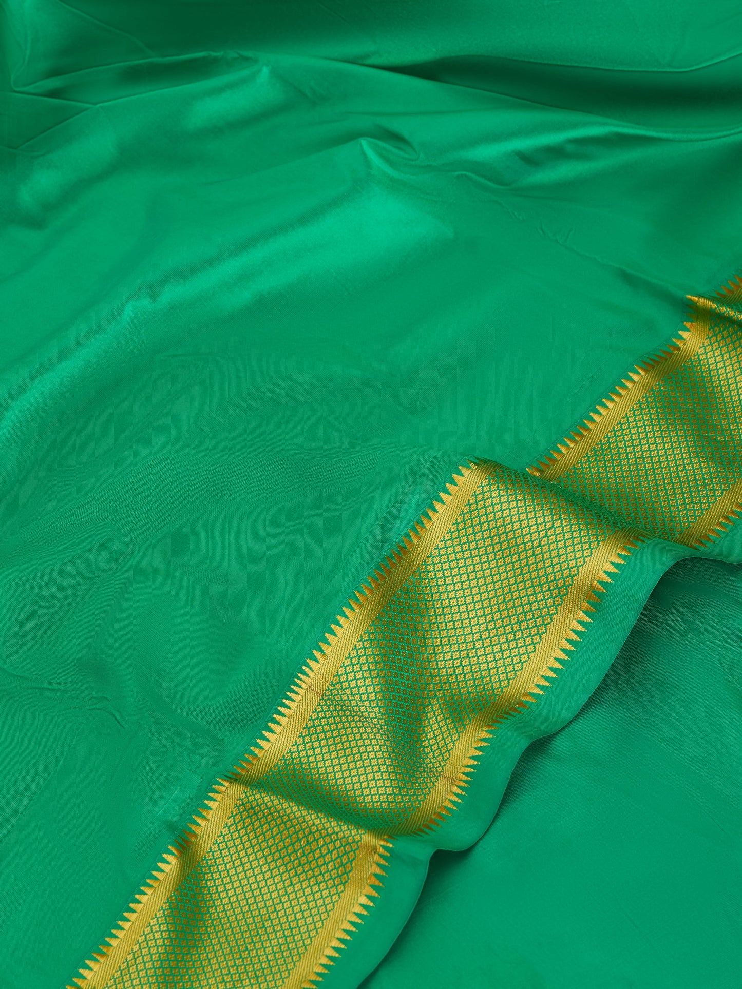 Parrot Green 9 Yards Kanchivaram Silk Saree