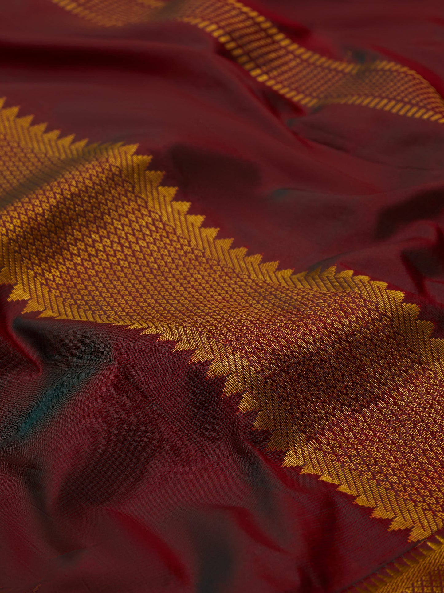 Bottle Green and Maroon 9 Yards Kanchivaram Silk Saree