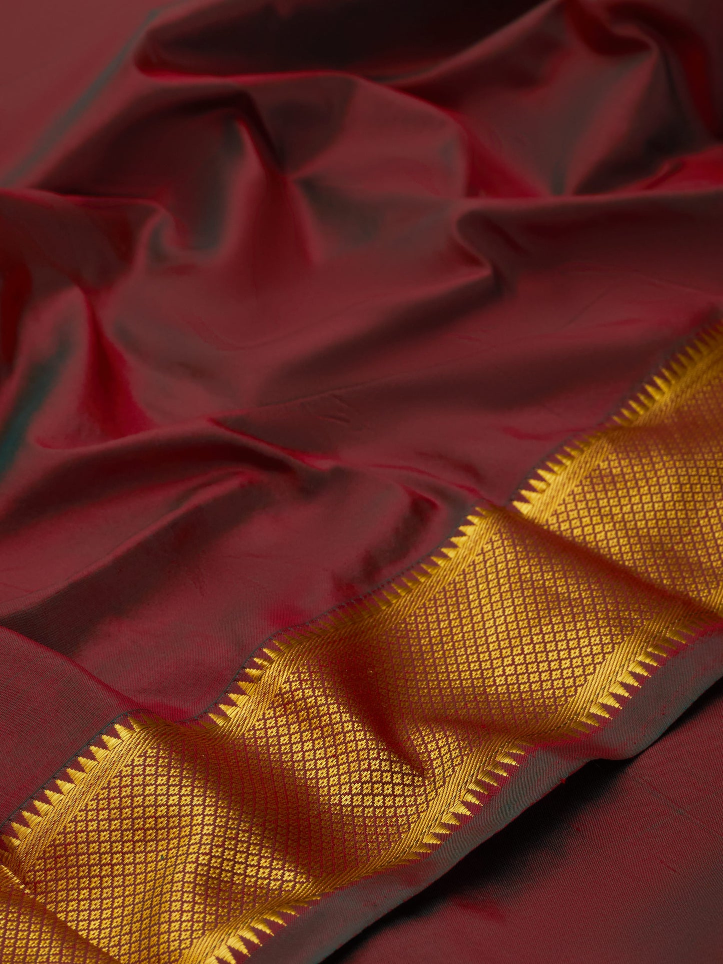 Bottle Green and Maroon 9 Yards Kanchivaram Silk Saree