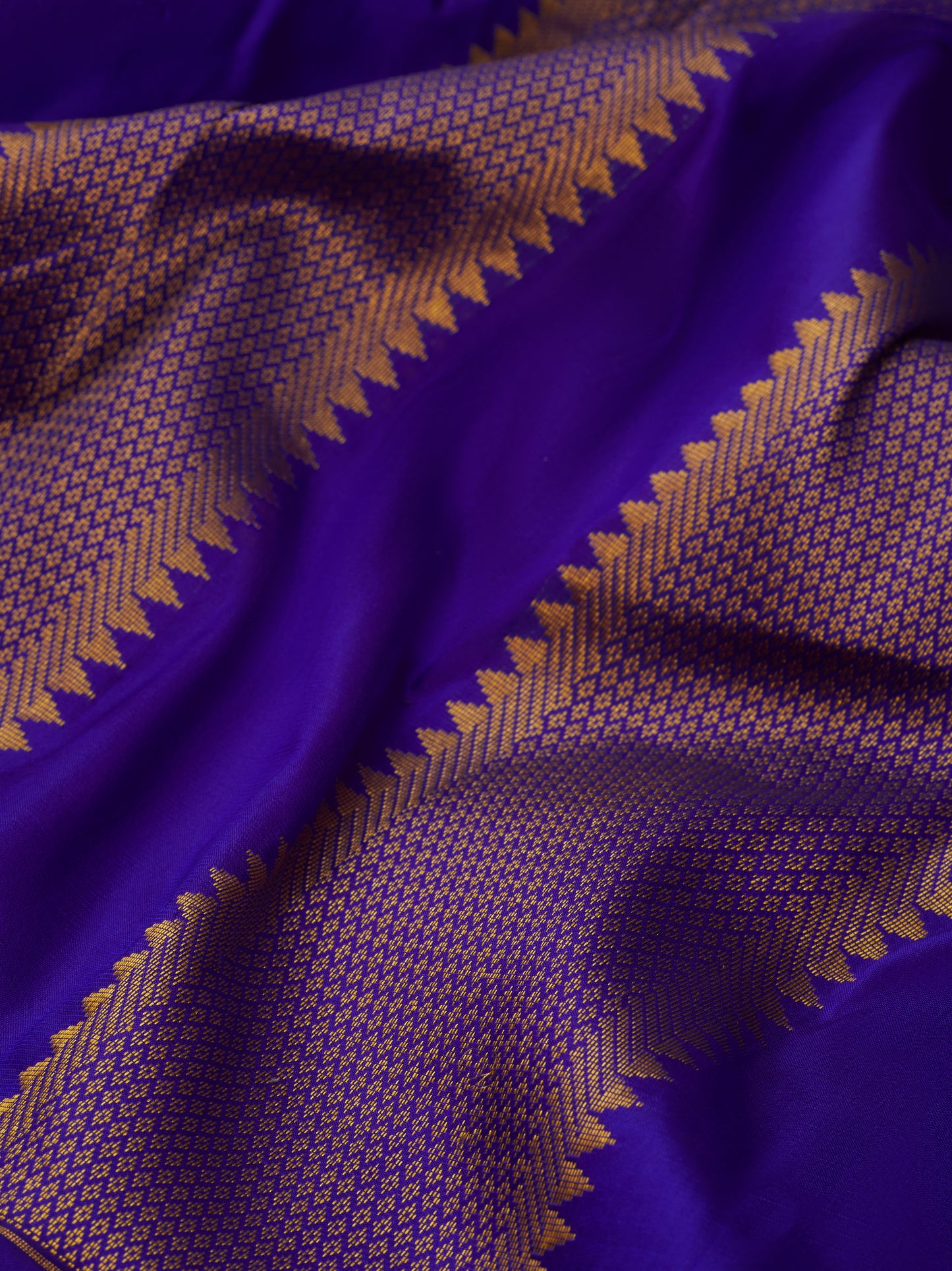Kanagambaram with Violet 9 Yards Kanchivaram Silk Saree