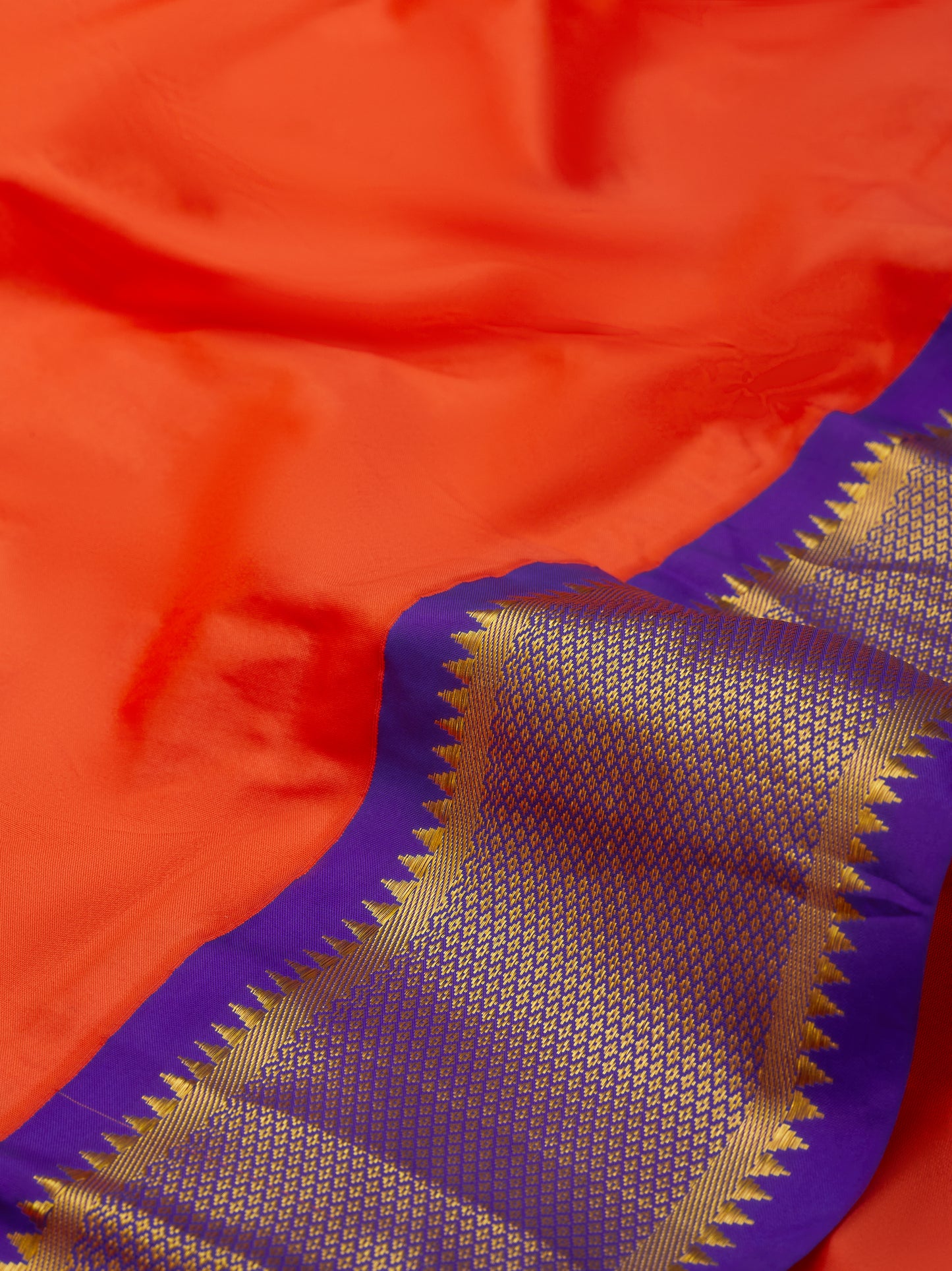 Kanagambaram with Violet 9 Yards Kanchivaram Silk Saree